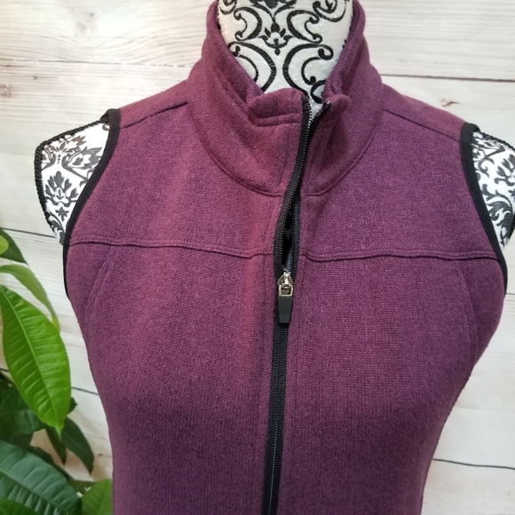 3/$28 Old Navy Active Women's Vest Sz XS - Picture 3 of 8